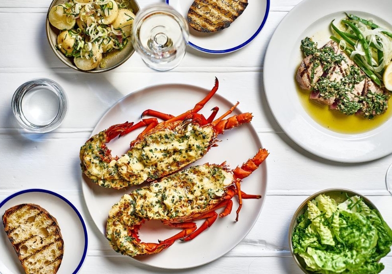 Seaside Tables: Dining with a View