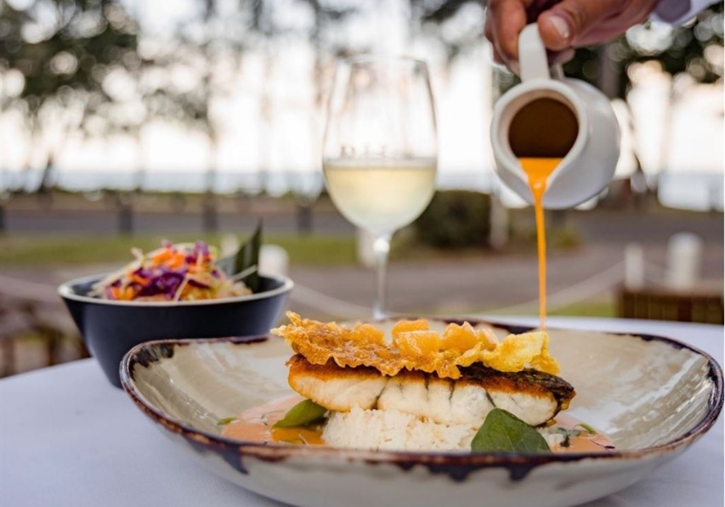 Seaside Tables: Dining with a View