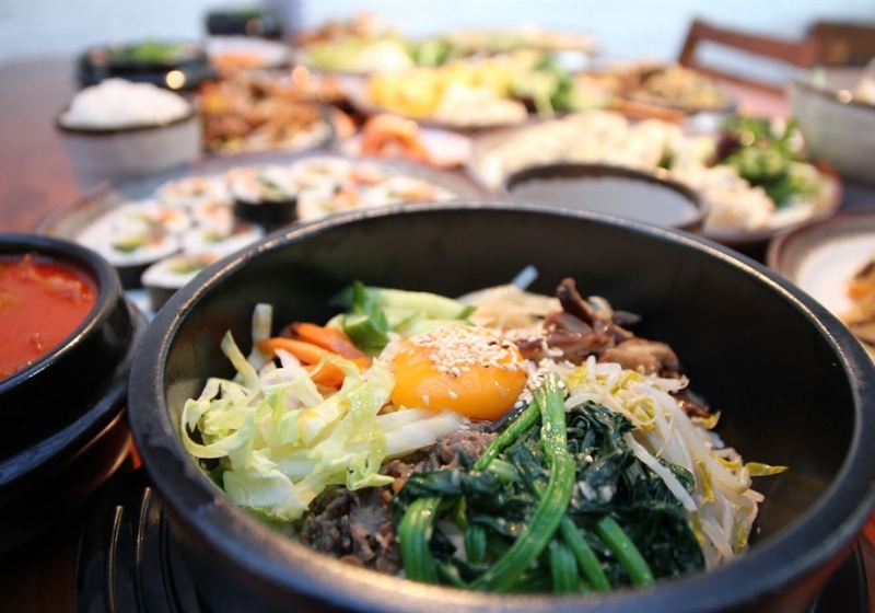 Culinary Connections: Discover the Joy of Share-Plate Dining