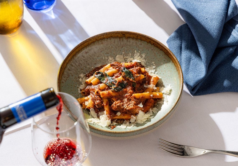 A Culinary Journey: Venues Where Food and Atmosphere Embrace