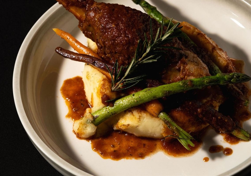 Unwind at These 5 Iconic Venues for Drinks and Delights