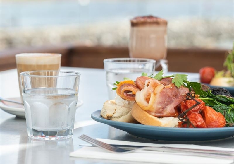 Savour the Shores: Your Guide to Coastal Dining with a View