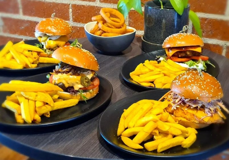 Casual Dining Gems: Top Spots for Relaxed Eats