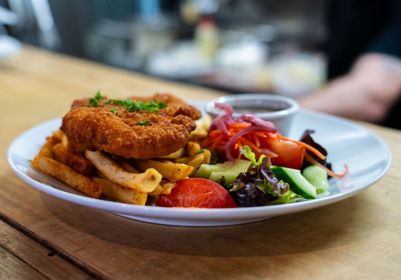 Casual Dining Gems: Top Spots for Relaxed Eats