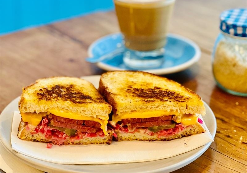 Melbourne's Culinary Gems: Must-Eat Restaurants to Delight Your Palate