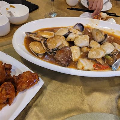Golden Oceans Chinese Seafood Restaurant