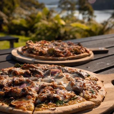 Tullah Lakeside Bar & Grill