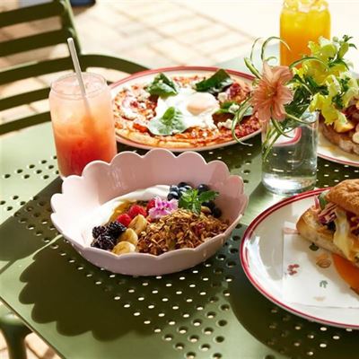 Donovan's Link Eatery & Grounds