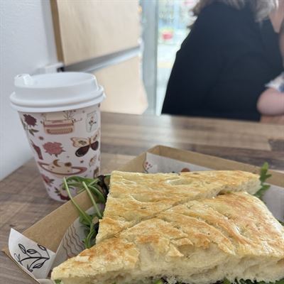 Lelle Cafe