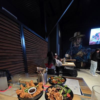 Valencia Bar and Grill