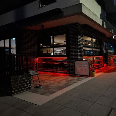 Red Star Cafe and Wine Bar