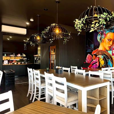 Aurora & Dusk cafe bistro