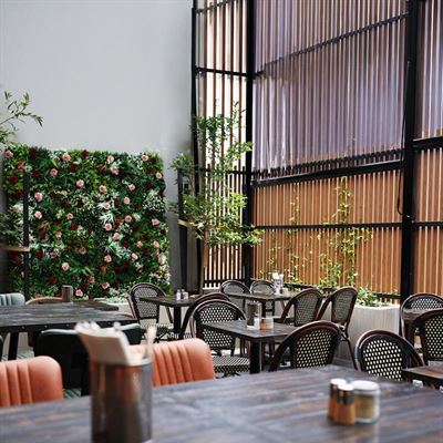 Fork & Fable Cafe / Restaurant