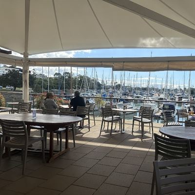 The Captain’s Parrot Cafe