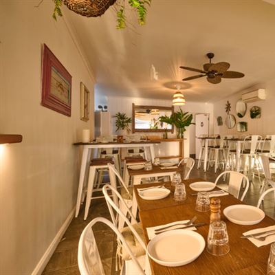 Elroys - Cafe, Bar & Restaurant