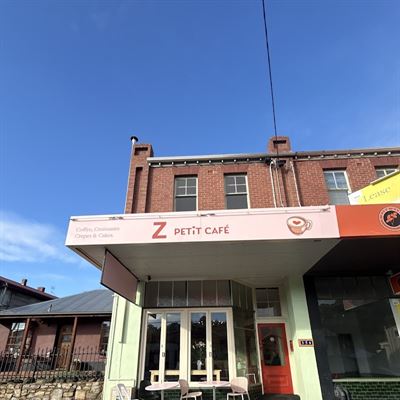 Z Petit Cafe