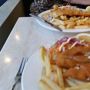 Fishy But Nice, Springfield Lakes - Seafood Restaurant Menu, Phone