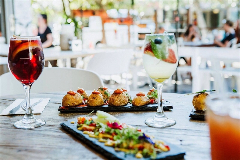 10 Hastings Street Cafe, Noosa Heads Cafe Restaurant Menu, Phone