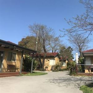 Kickback Cottages