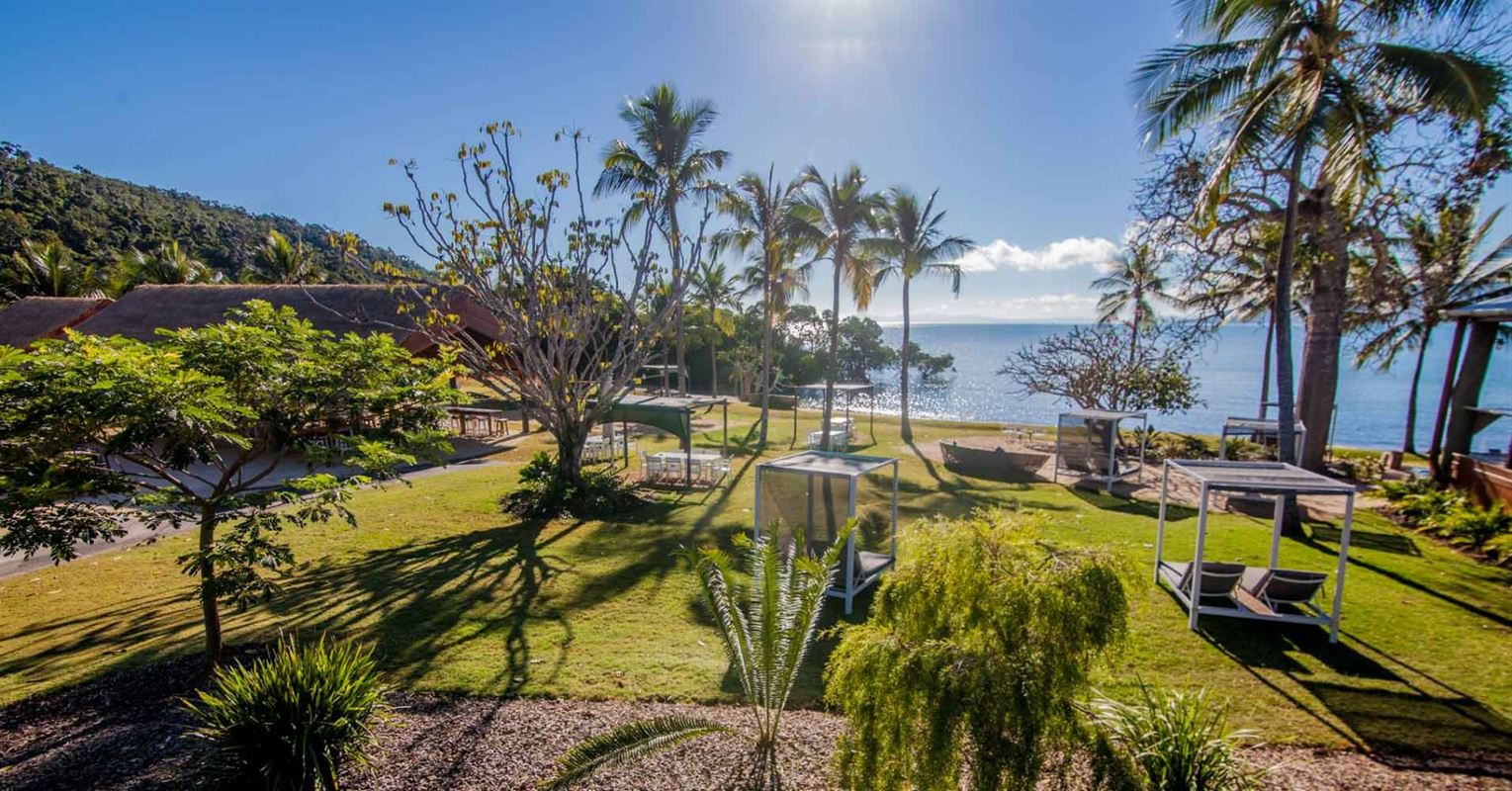 Northerlies Beach Bar and Grill, Airlie Beach Menus, Phone, Reviews