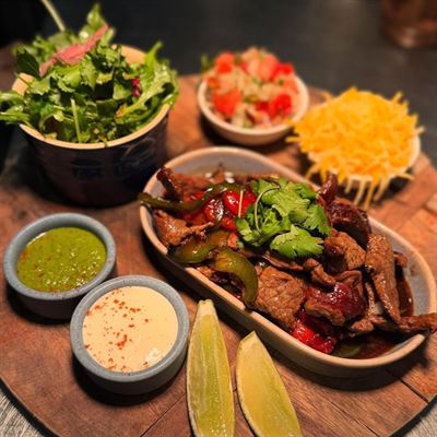 Tres Salsas Mexican Cantina