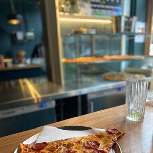 Small Time Pizza & Bar