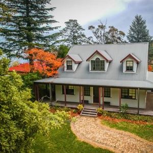 Whispering Pines Chalet & Cottages