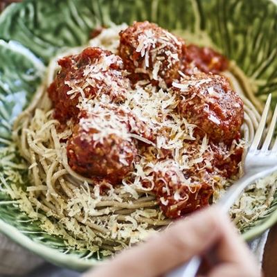 Spaghetti with Macadamia Nutballs