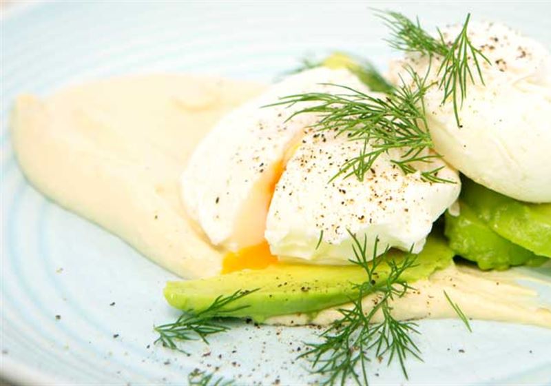 Poached Eggs with Avo and Hummus - Recipe by 4 Ingredients