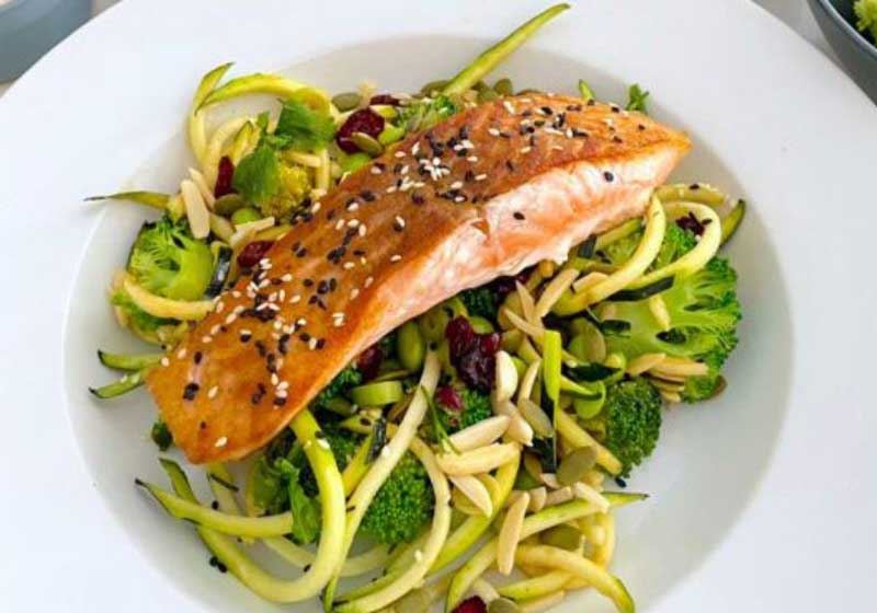 Low-carb Sesame Salmon Salad