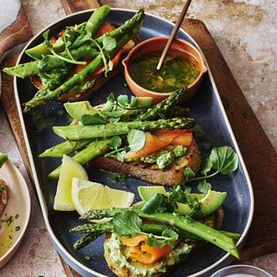 BBQ Asparagus and Salmon Bruschetta with Dill Sauce