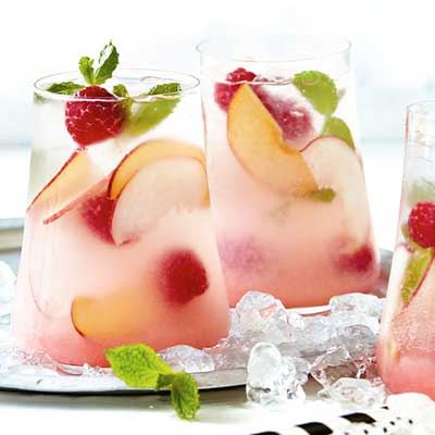 Peach Gin Fizz Cocktail