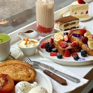 Discover All Day Breakfast at Tomo's Little Collins