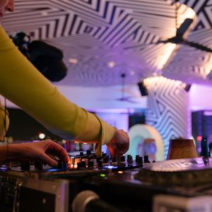 Live DJ's