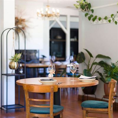 Moke Dining