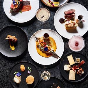 Lakeside Dining, Effortlessly Elegant
