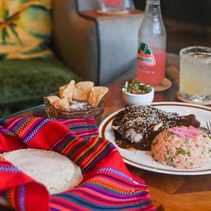 Discover Pollo con Mole
