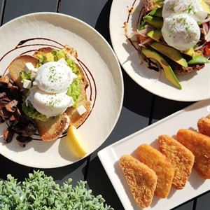 Alfresco Dining & Local Flavours 