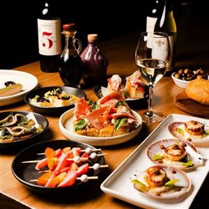 Grazing & Good Times at Más Vino