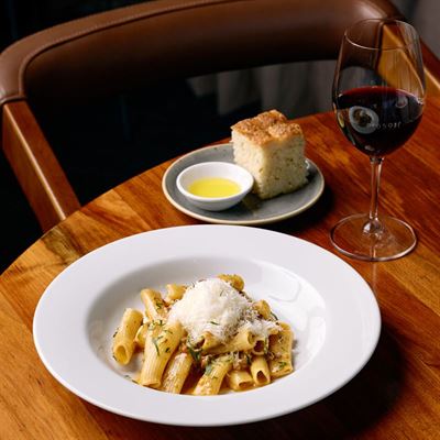 Persone Bar & Restaurant