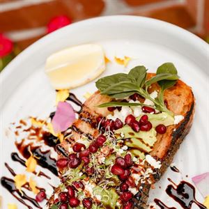 Breakfast by the River