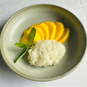 Fresh Mango and Sticky rice in Season