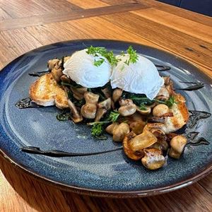 Relaxed Dining At Dudley’s Café