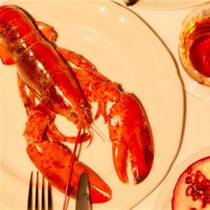 THE BTWN CHRISTMAS TABLE