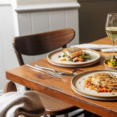 Le Petit Flot Restaurant & Wine Bar