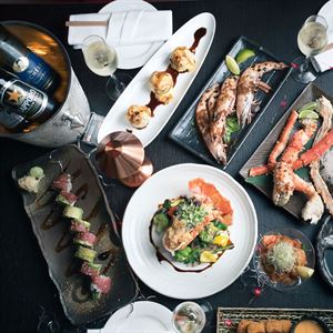 NYE - Elegant dining, live flames and cocktails just steps away from the city's iconic NYE fireworks