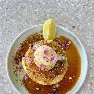 Breakfast at Manolas