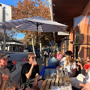 Sunday Bottomless at H&C Urban Winery