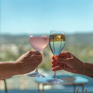 Galentine’s at Luna10 Bar