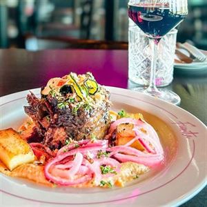 Relaxed Dining with Fresh Ingredients